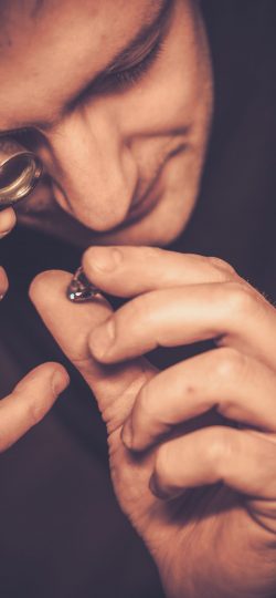JOHRI Store Diamond Qulaity Check Expertise